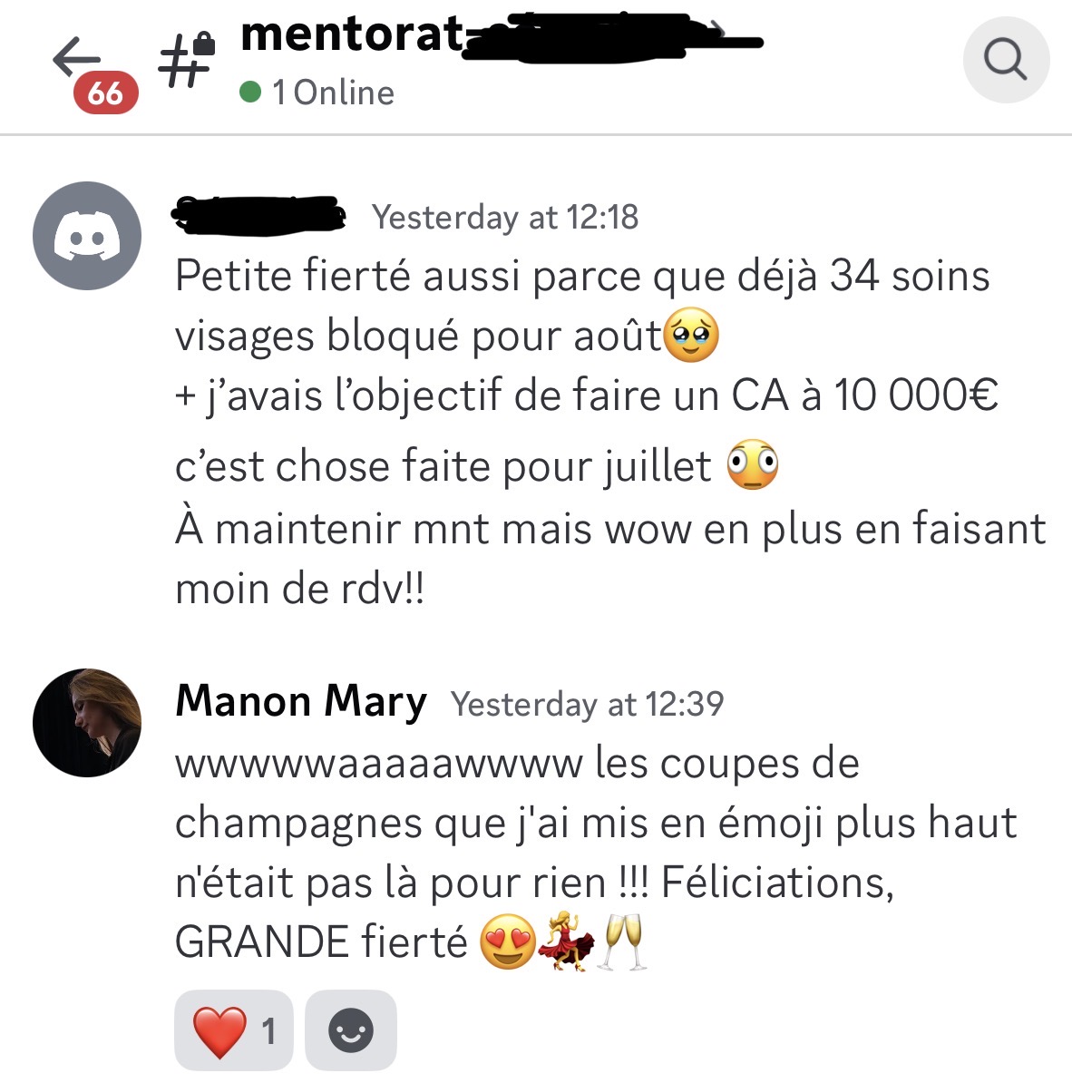 Message d’une élève dans le mentorat : « Petite fierté aussi parce que déjà 34 soins visages bloqués pour août + j’avais l’objectif de faire un CA à 10 000 €, c’est chose faite pour juillet. À maintenir maintenant, mais wow, en plus en faisant moins de rdv ! » — réponse de Manon Mary : « Les coupes de champagne que j’ai mises en émoji plus haut n’étaient pas là pour rien !!! Félicitations, GRANDE fierté. »